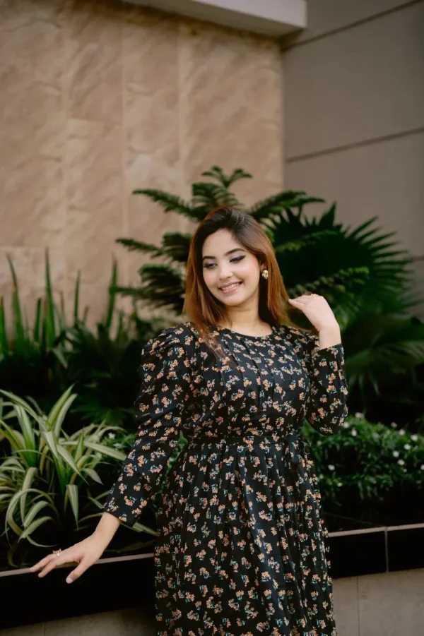The Perfect Blend of Fashion & Comfort – Pocket Pori Gown - Image 2